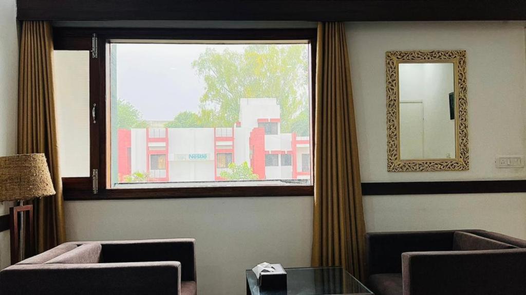 Hotel Whistling Greens Moga Ngoại thất bức ảnh