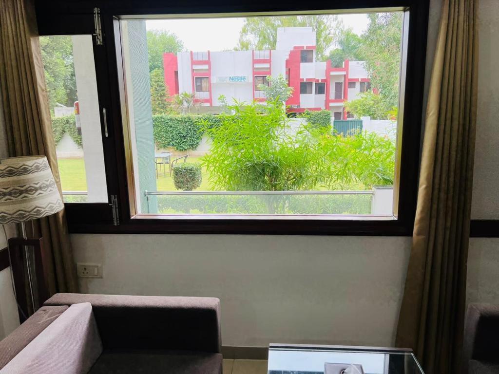 Hotel Whistling Greens Moga Ngoại thất bức ảnh