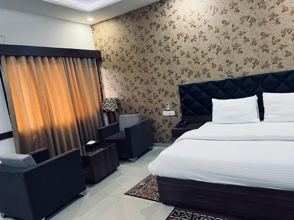 Hotel Whistling Greens Moga Ngoại thất bức ảnh