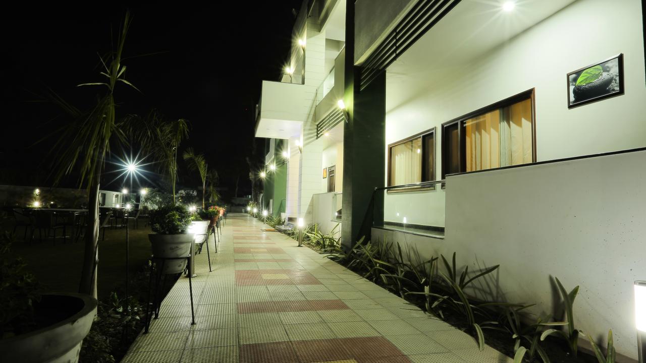 Hotel Whistling Greens Moga Ngoại thất bức ảnh